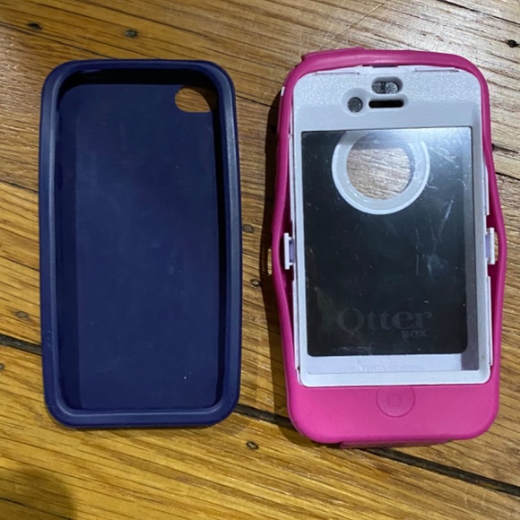 Pair of iPhone cases - Picture 2 of 2